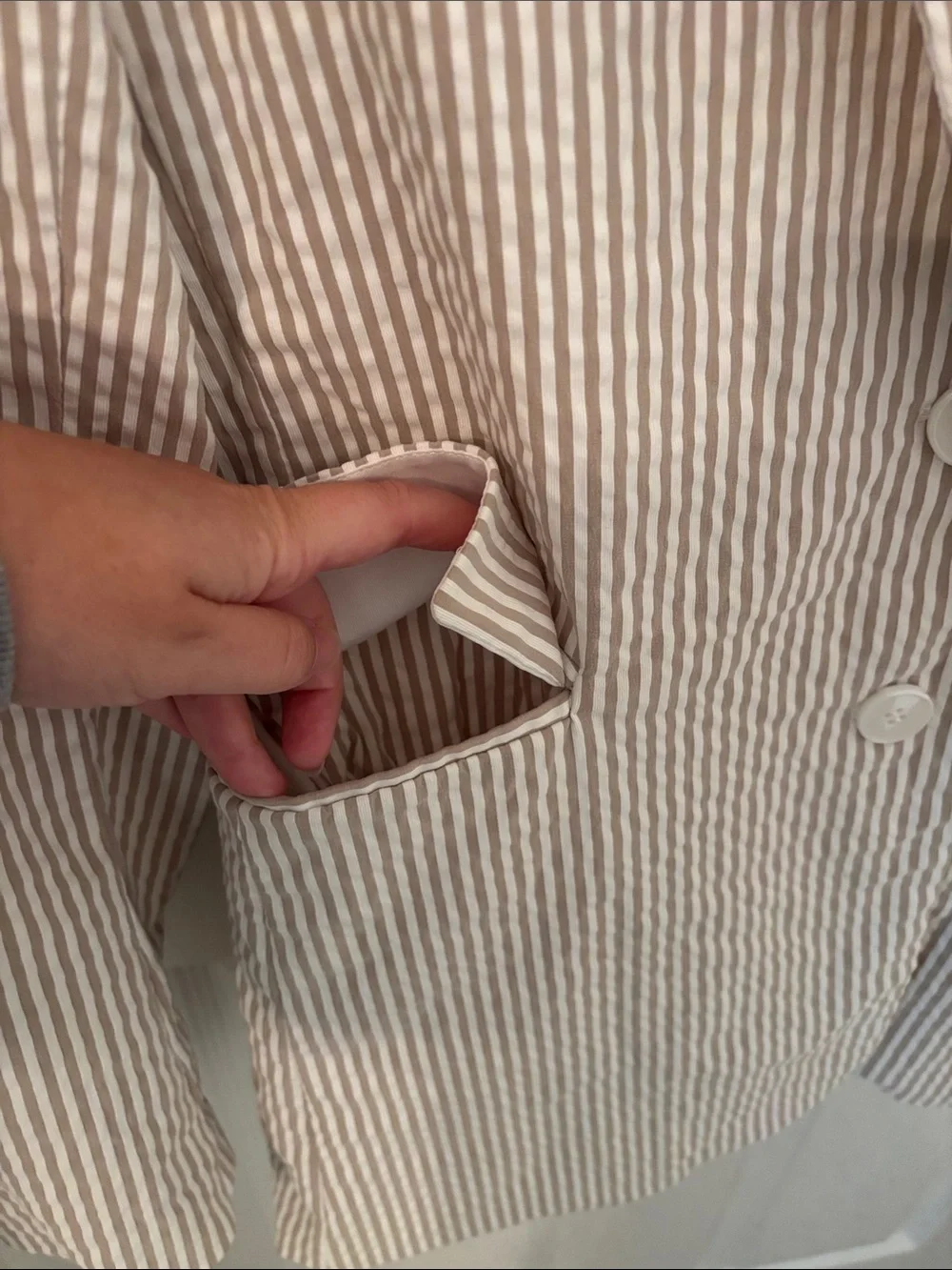 Jones New York Beige and White Striped Seersucker Blazer